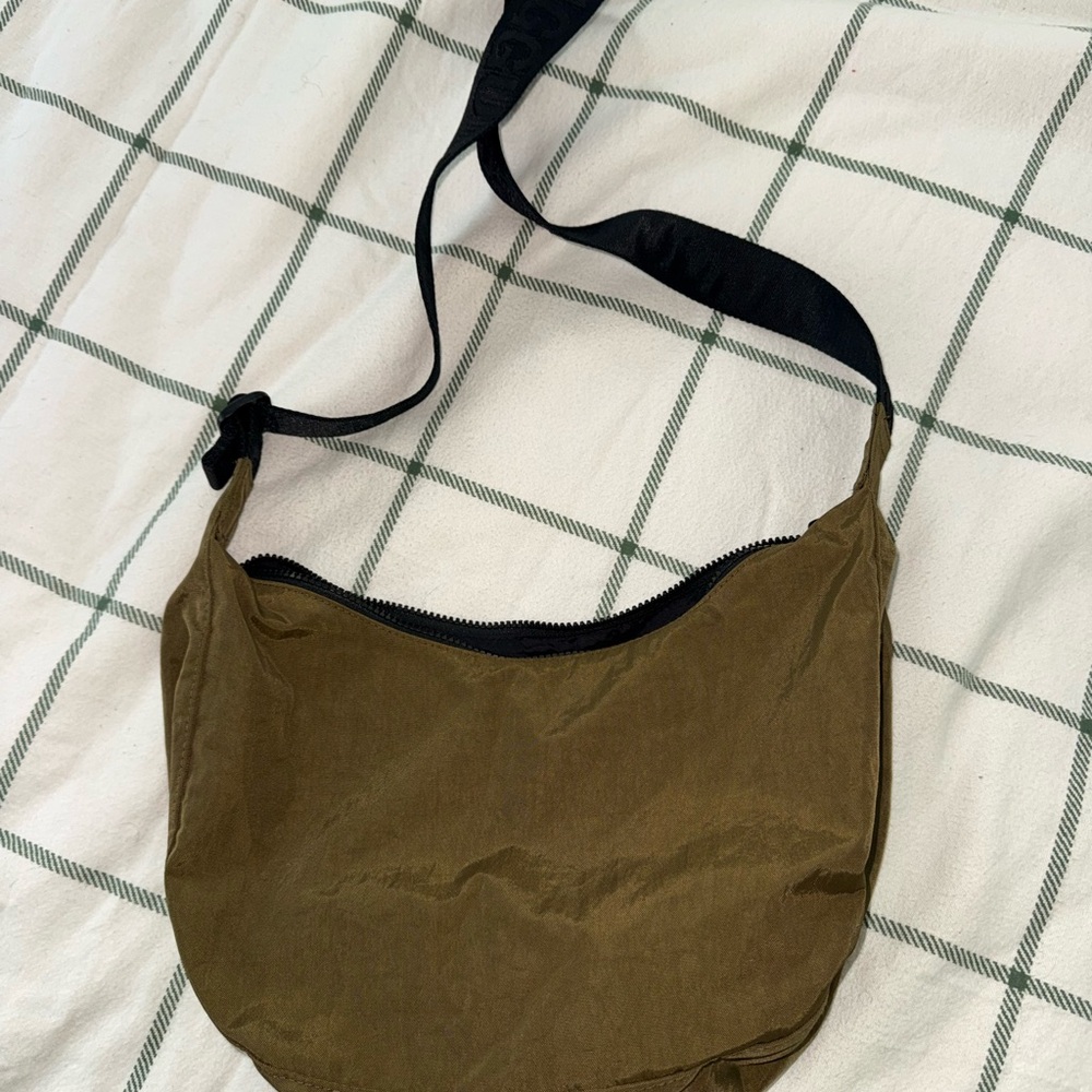 BAGGU Olive Crossbody Bag - Picture 2 of 3